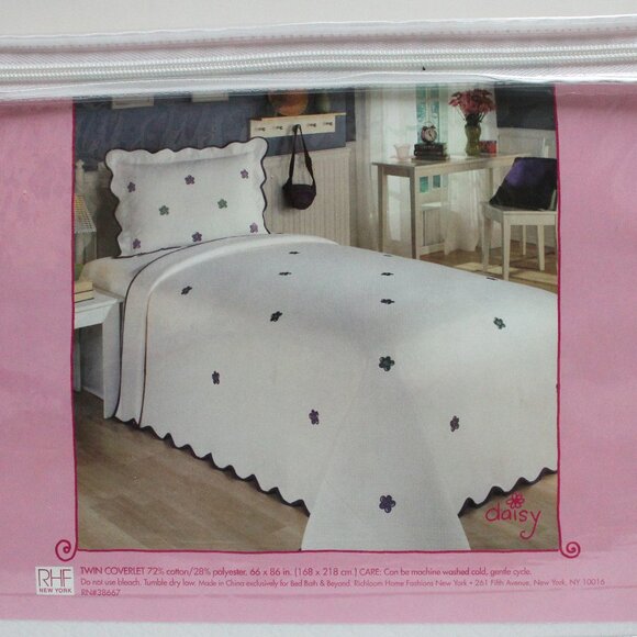 Richloom Daisy Pattern Twin Coverlet Woven Embroidered Matelasse - Picture 7 of 9